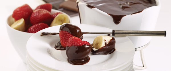 CHOCOLATE DIPPED STRAWBERRIES WITH CHOCOLATE FONDUE - GODIVA Chocolates UK